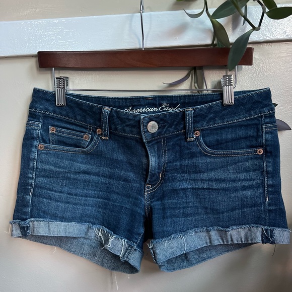 Size 8 Low Rise American Eagle Jean Shorts Strechy - Picture 3 of 6